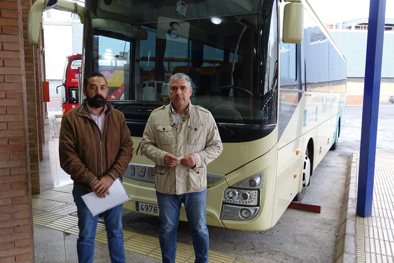  El PSOE pide a la Junta hacer extensiva la tarjeta joven de transporte a los municipios que no forman parte del consorcio del área metropolitana