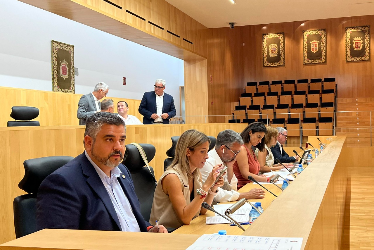 El PSOE exige al nuevo equipo de gobierno del PP en la Diputación que dé la máxima prioridad al contrato de ayuda a domicilio