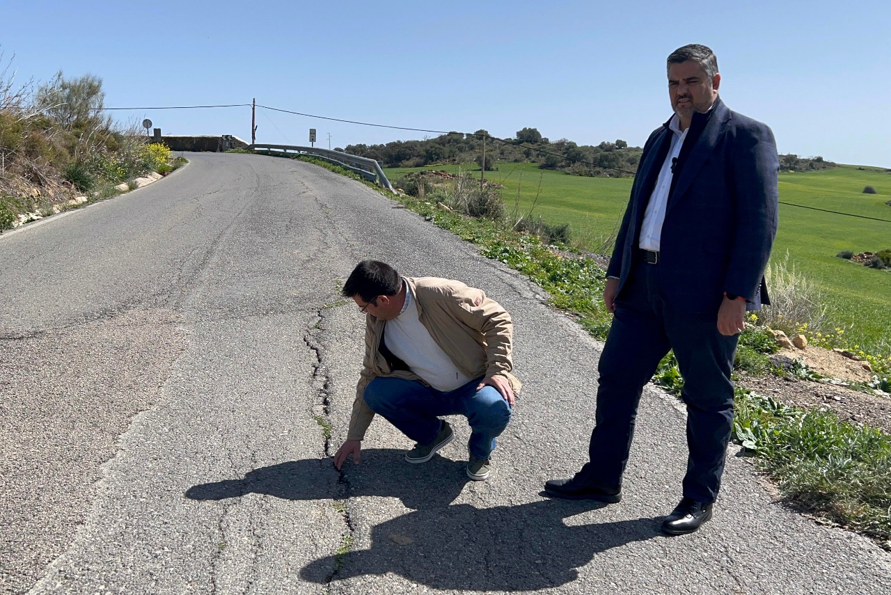 El PSOE exige a la Diputación el arreglo de la carretera que une Villanueva de la Concepción y Almogía
