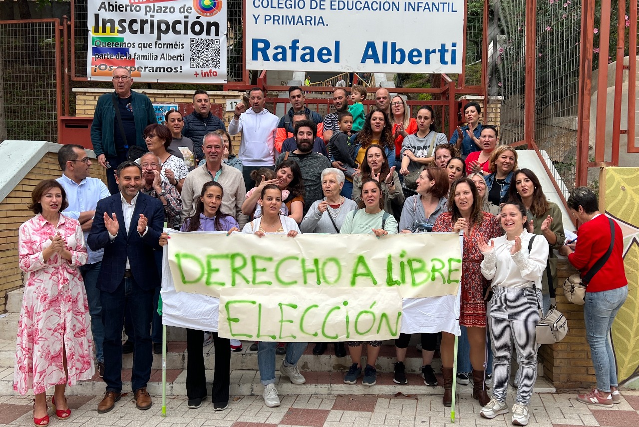 El PSOE exige a la Junta “que dé marcha atrás” al cierre de una línea pública de 3 años en el CEIP Rafael Alberti