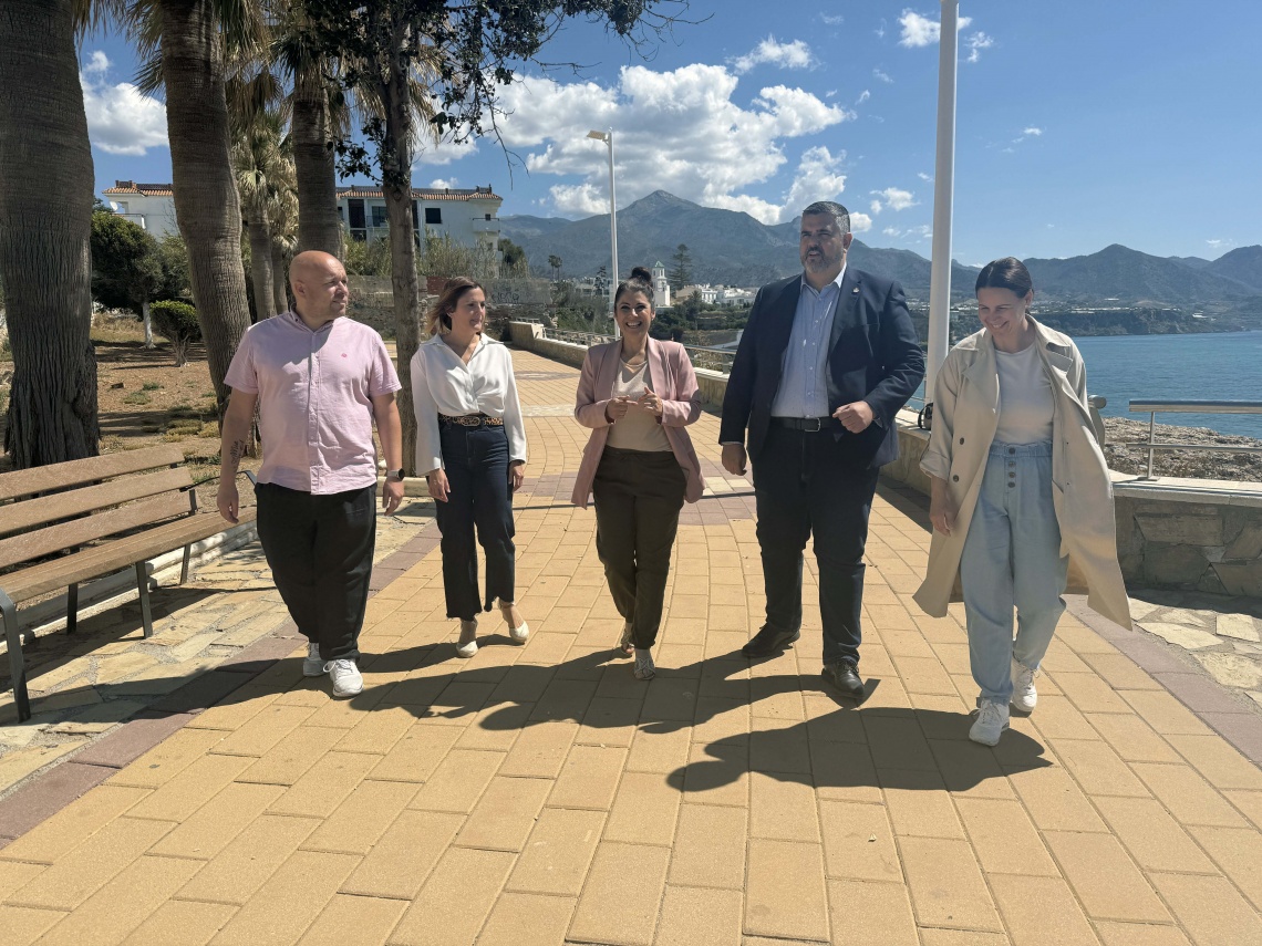 El PSOE pide a la Diputación que la senda litoral llegue hasta Maro