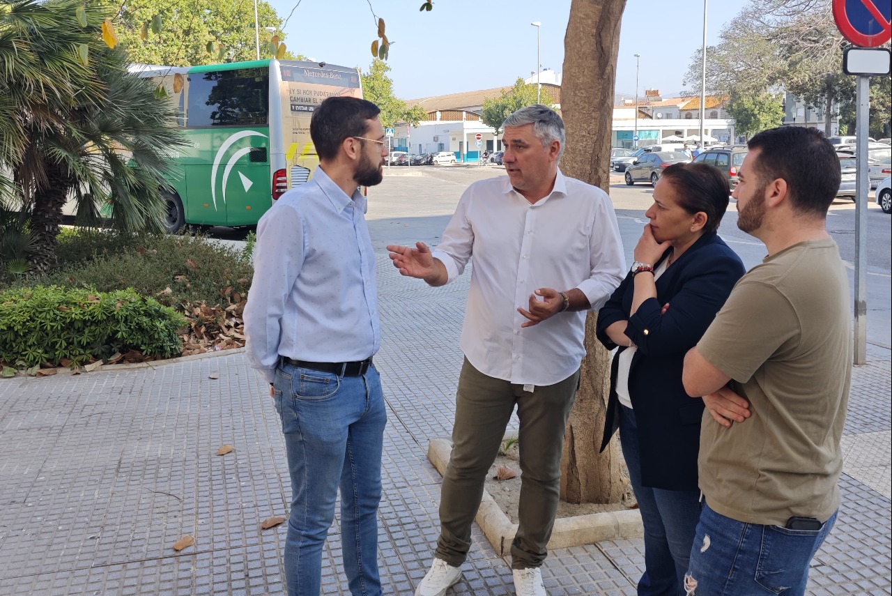 El PSOE reivindica a la Junta de Andalucía mejoras del servicio del autobús en la Axarquía 