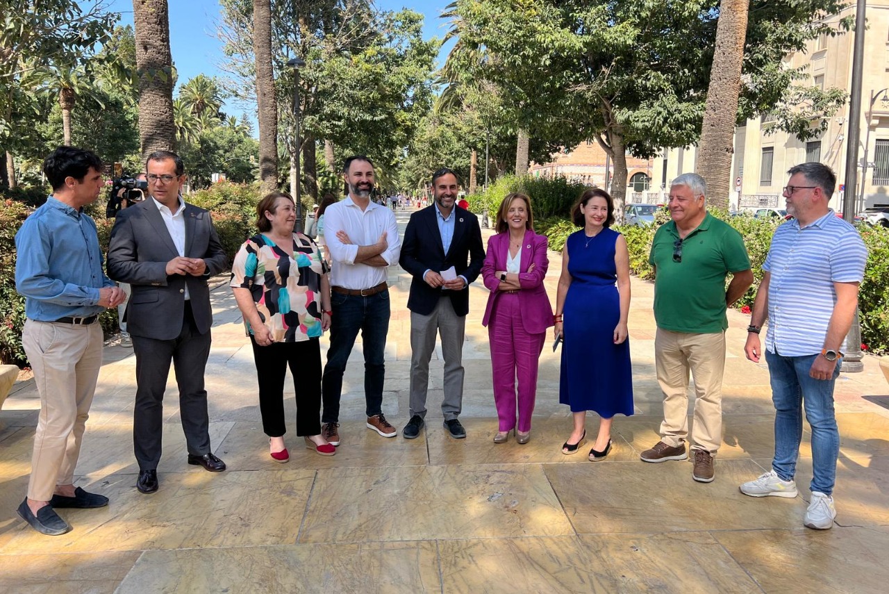 El PSOE denuncia el abandono del Ayuntamiento en los Jardines de Pedro Luis Alonso