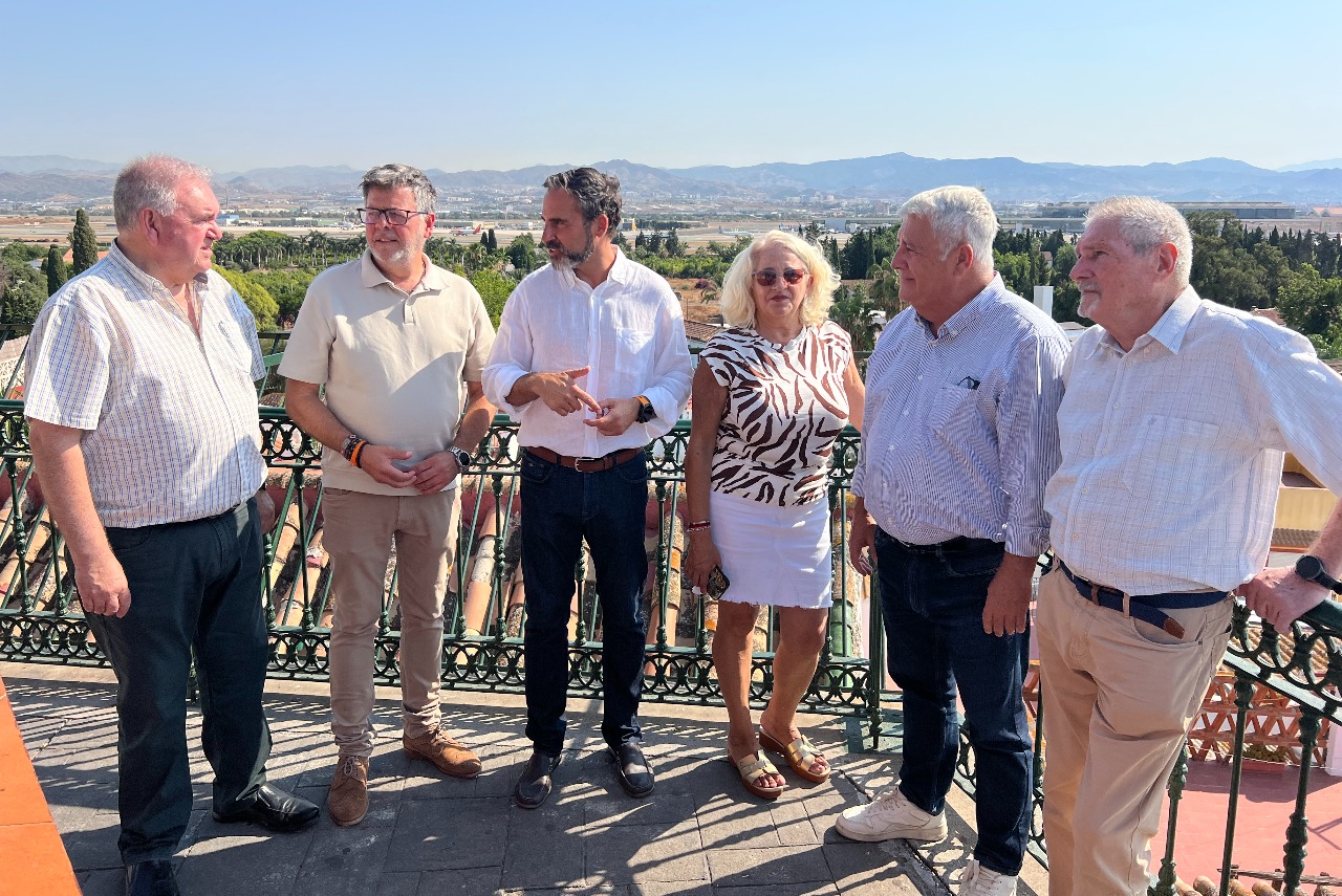 Pérez se congratula de que el gobierno amplíe el Aeropuerto y realice estudios para el tren litoral 