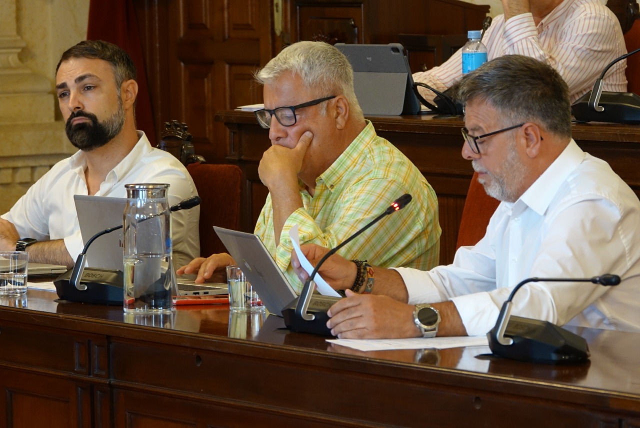 El PSOE denuncia que el PP se niega a garantizar en comisión plenaria la conservación de los aparcamientos en Huelin