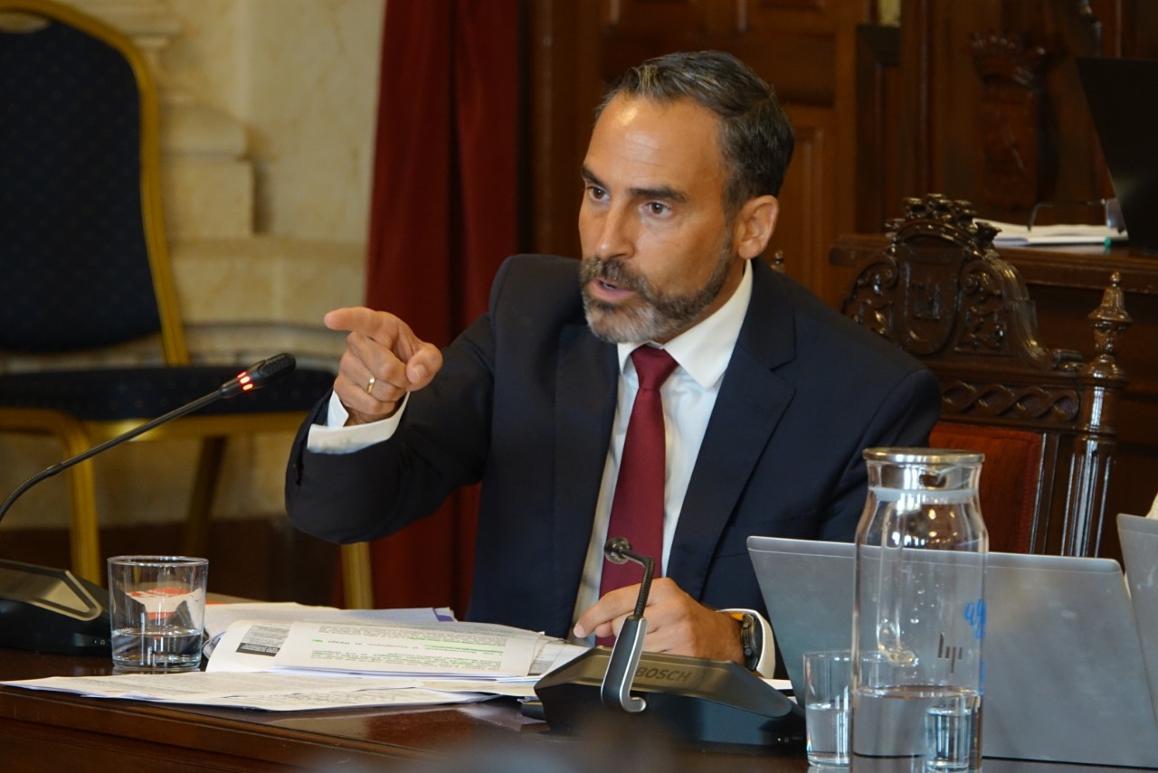 El PSOE asegura que “la ciudad suspende en limpieza” y tacha de soberbios a De la Torre y Porras