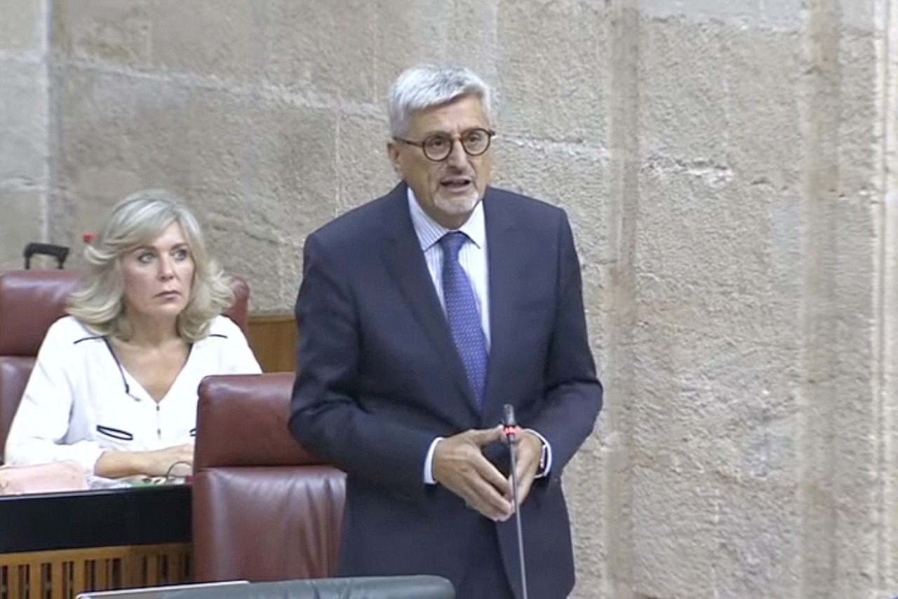 La consejera de Salud reconoce en el Parlamento que la Junta de Andalucía ni siquiera ha recepcionado la obra del nuevo Hospital de Día Oncohematológico del Clínico