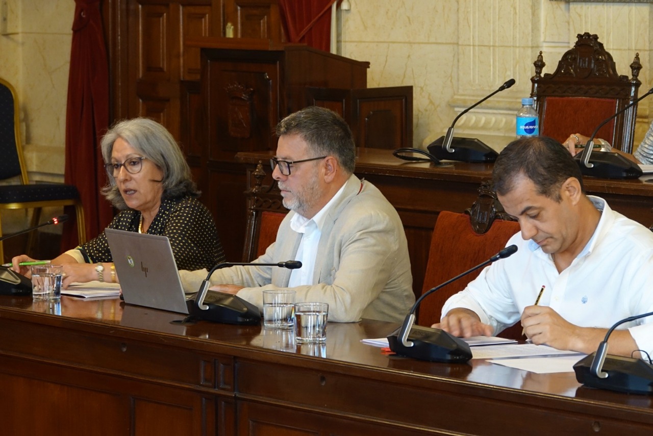 El PSOE pide al PP “coherencia” para aceptar la quita de deuda que ya pedía Moreno Bonilla en 2023