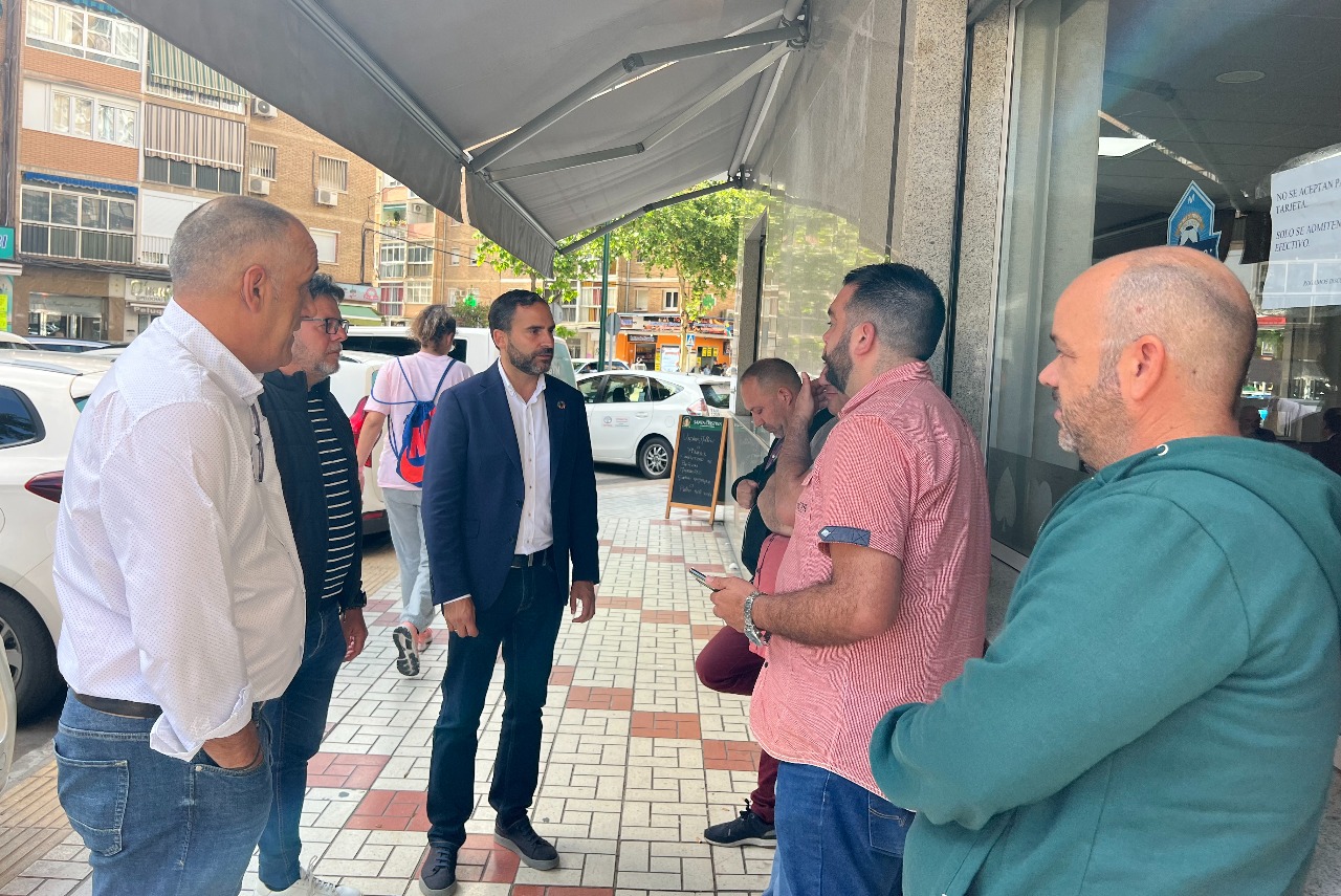 El PSOE acusa a De la Torre de permitir el “descontrol absoluto de las VTC” perjudicando gravemente al sector del taxi