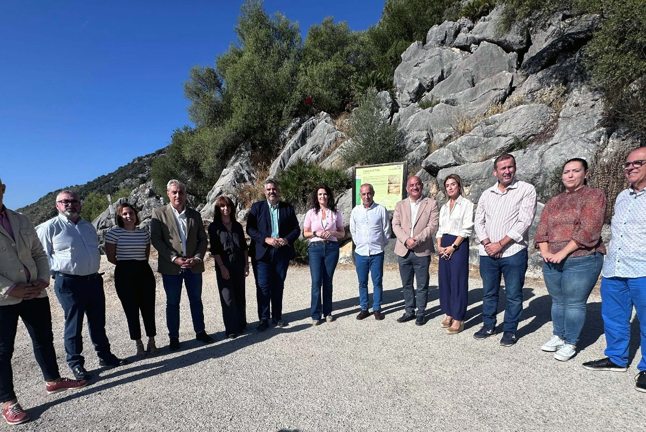 El PSOE pide a la Diputación que mejore el entorno y el acceso a la Cueva de la Pileta en Benaoján