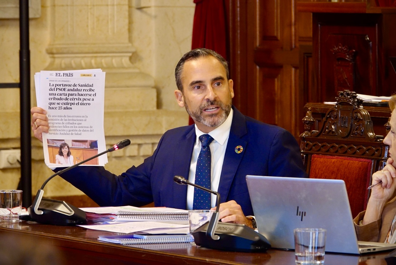 Pérez acusa a De la Torre de “sumarse al plan premeditado de Moreno Bonilla para privatizar la sanidad pública”