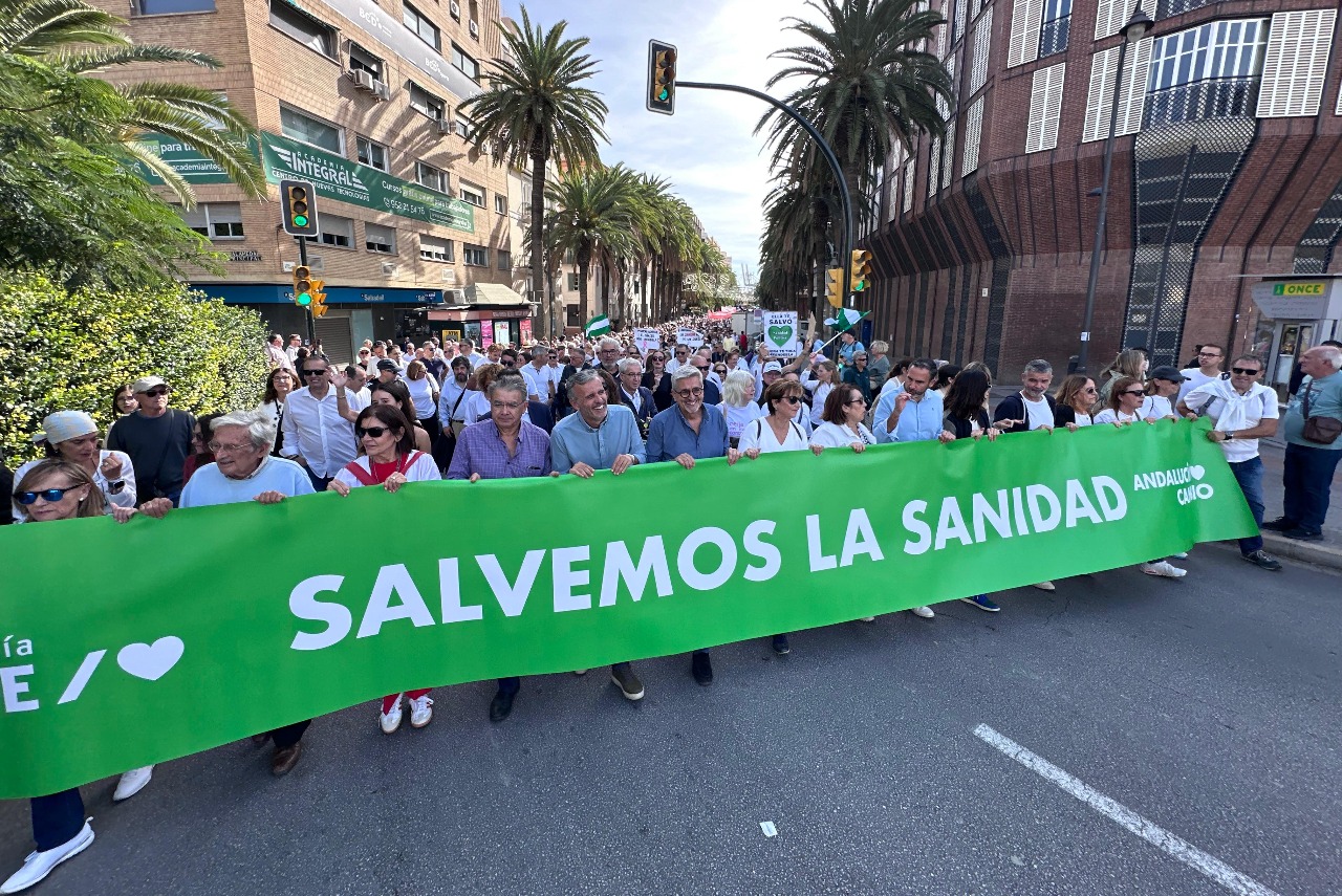 El PSOE de Málaga exige a Juanma Moreno que “baje del pedestal” y escuche el clamor de Málaga en defensa de la sanidad pública