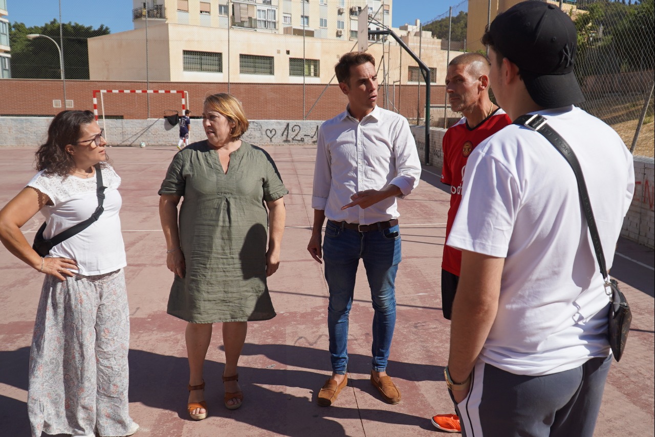 El PSOE propone un plan para modernizar y garantizar el uso libre y responsable de las pistas deportivas en los barrios de Málaga