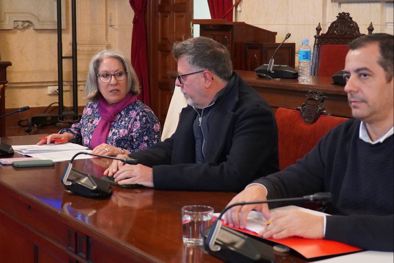 El PSOE arranca al Ayuntamiento su compromiso para proteger al comercio local