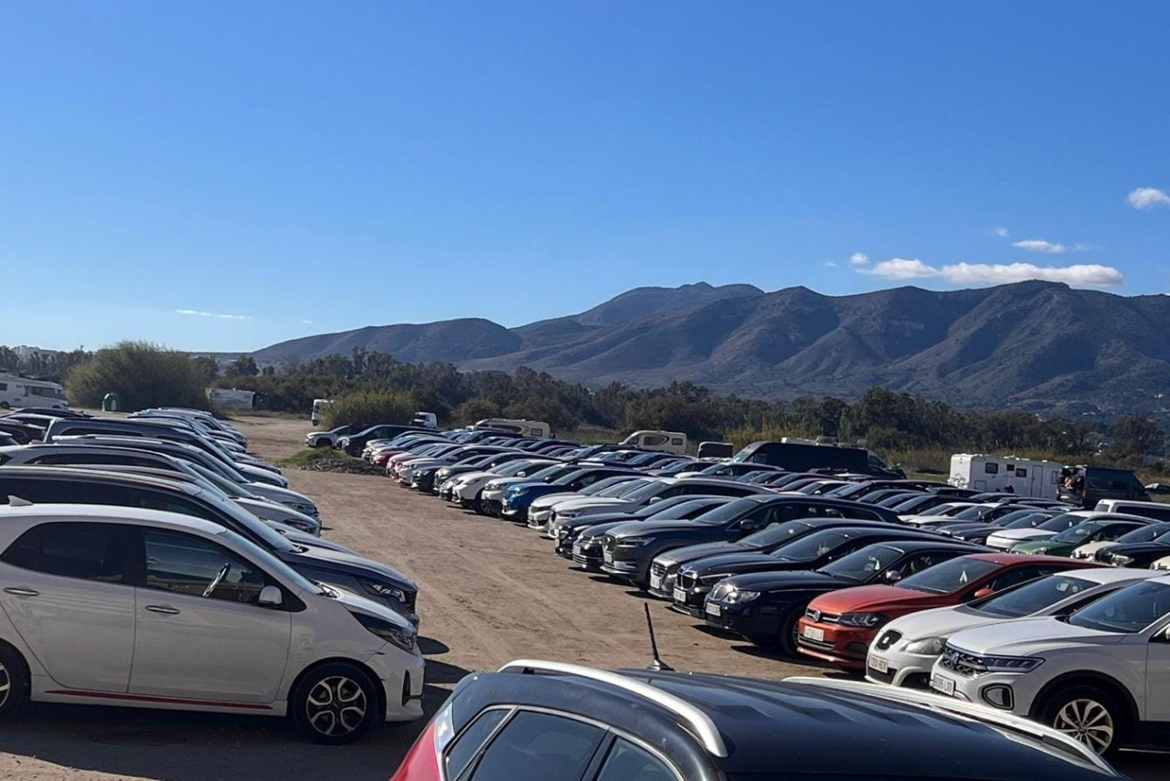 El PSOE denuncia nuevas “campas ilegales de coches” en Guadalmar y exige al Ayuntamiento “acción coordinada” entre Policía y Vía Pública