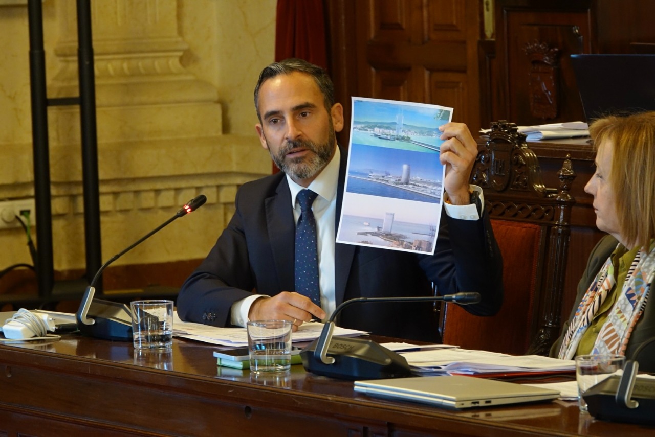 P&eacute;rez lamenta &ldquo;la soledad&rdquo; de De la Torre tras bloquear la paralizaci&oacute;n &ldquo;definitiva&rdquo; del rascacielos en el dique de Levante