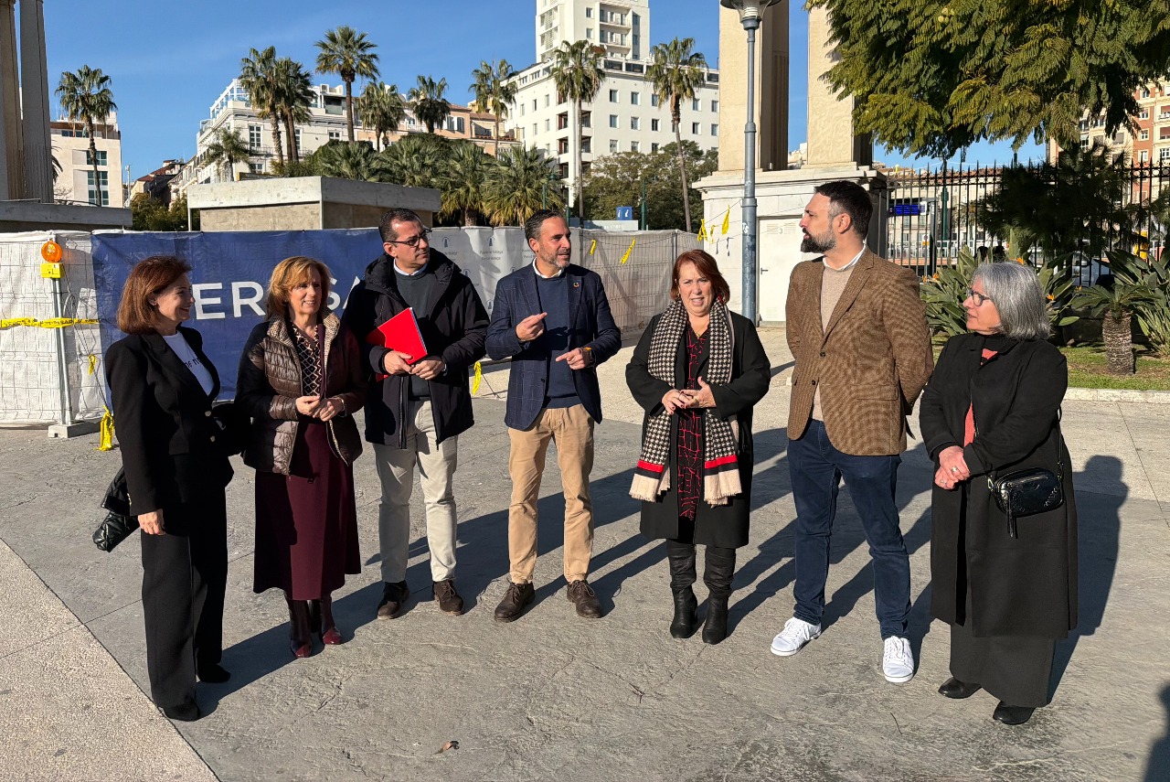 El PSOE presenta una moci&oacute;n para obligar a De la Torre a posicionarse sobre las estatuas en el Puerto de M&aacute;laga
