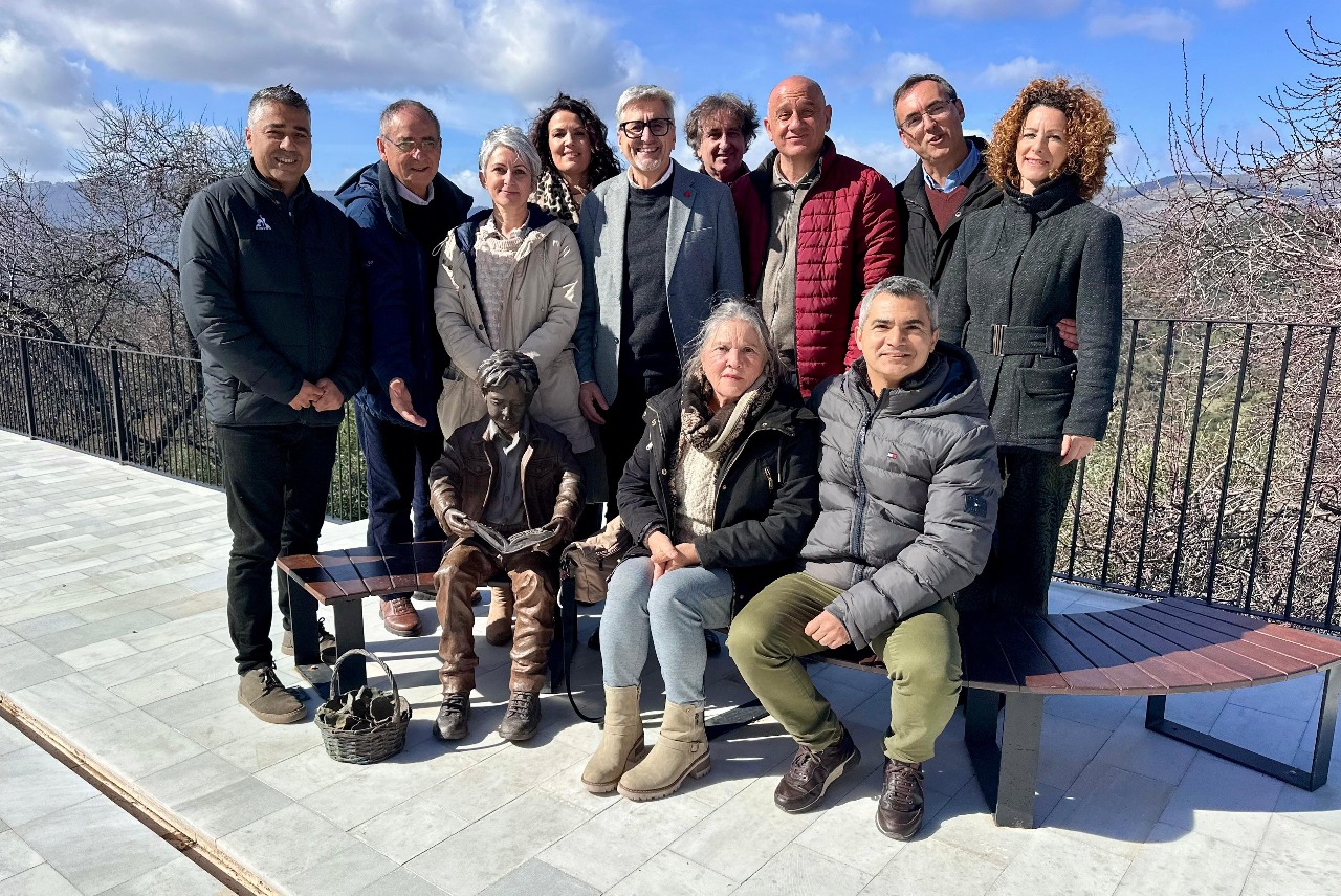 El PSOE exige mejoras urgentes en carreteras y comunicaciones en la Serran&iacute;a de Ronda  Los socialistas reclaman a la Junta de Andaluc&iacute;a y a la Diputaci&oacute;n que refuercen los servicios p&uacute;blicos para frenar la despoblaci&oacute;n  El secretario general del PSOE de M&aacute;laga, Josele Aguilar, ha reclamado hoy a la Junta de Andaluc&iacute;a y a la Diputaci&oacute;n de M&aacute;laga que doten de &ldquo;buenos servicios p&uacute;blicos, recursos e i