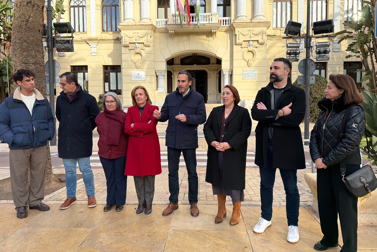 El PSOE tacha de “cinismo político” que Moreno Bonilla esconda el “escándalo de los cribados tras la foto de la primera piedra de un aparcamiento”