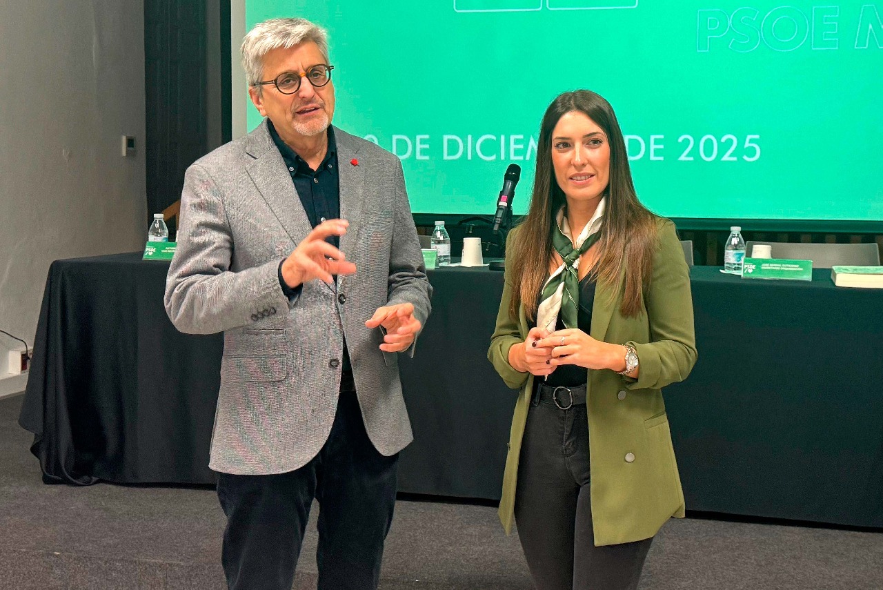 El PSOE lleva al Parlamento andaluz las polémicas esculturas del Puerto de Málaga