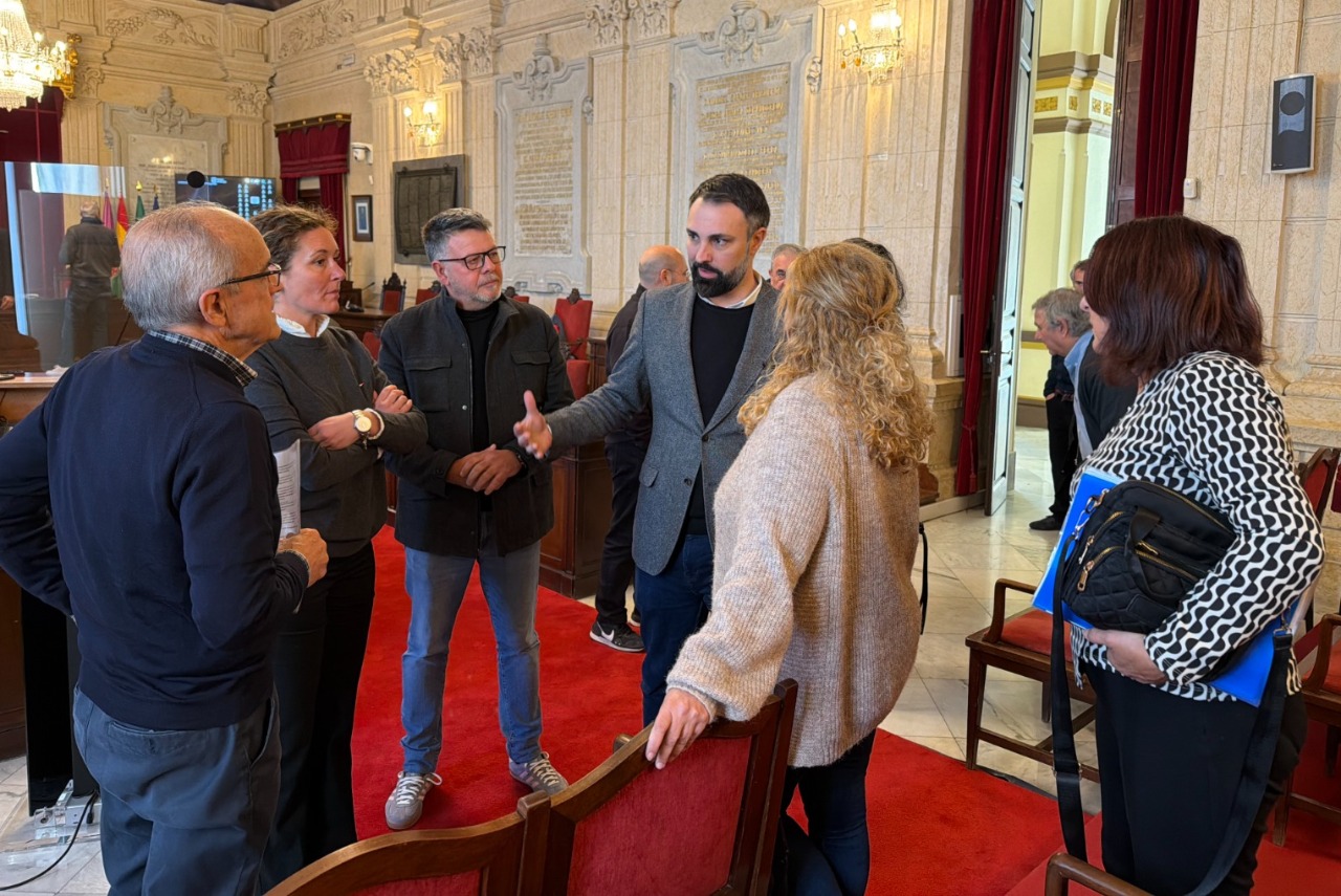 El PSOE exige el mismo rigor t&eacute;cnico para las estatuas del Puerto que oblig&oacute; a retirar la noria por su impacto en el entorno BIC