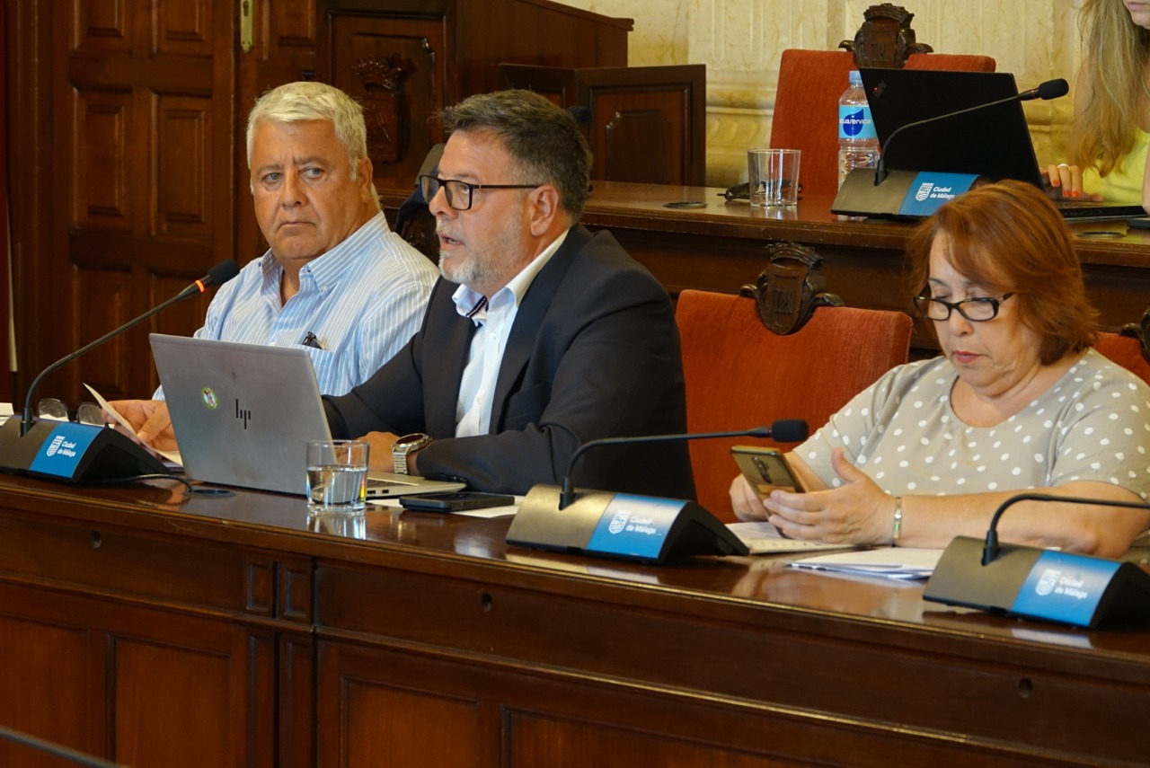 El PSOE urge al Ayuntamiento a mejorar la seguridad vial en el entorno del aeropuerto tras el atropello de un viajero