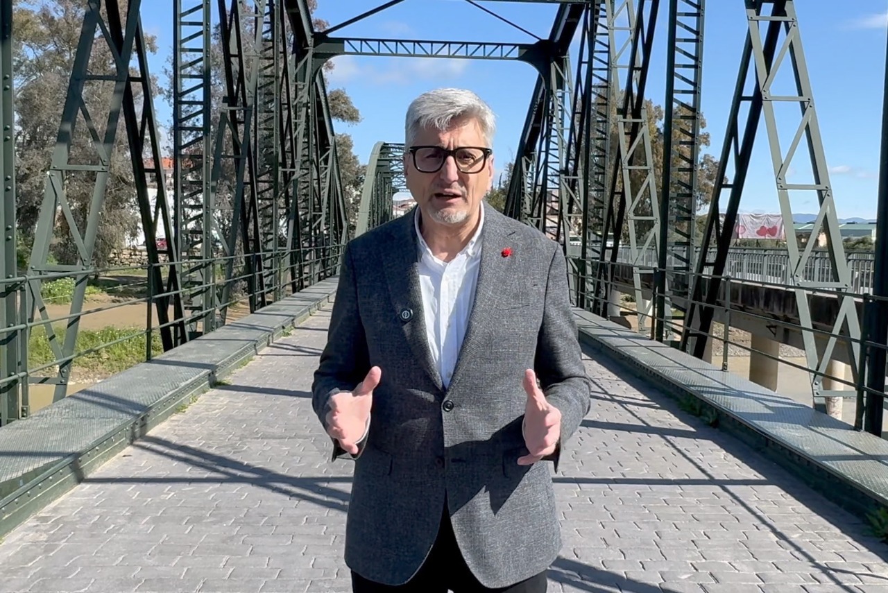 El PSOE de M&aacute;laga acusa a Juanma Moreno de estar &ldquo;con Abascal y Feij&oacute;o en el apoyo a la guerra ilegal de Trump&rdquo;