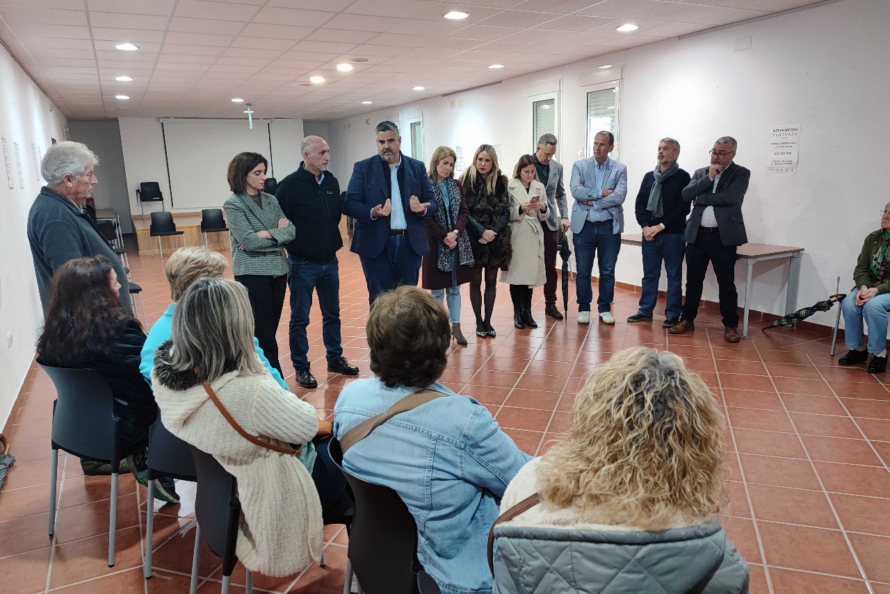 El PSOE exige a la Junta una conexi&oacute;n de autob&uacute;s para acabar con el aislamiento de Valle de Abdalaj&iacute;s  