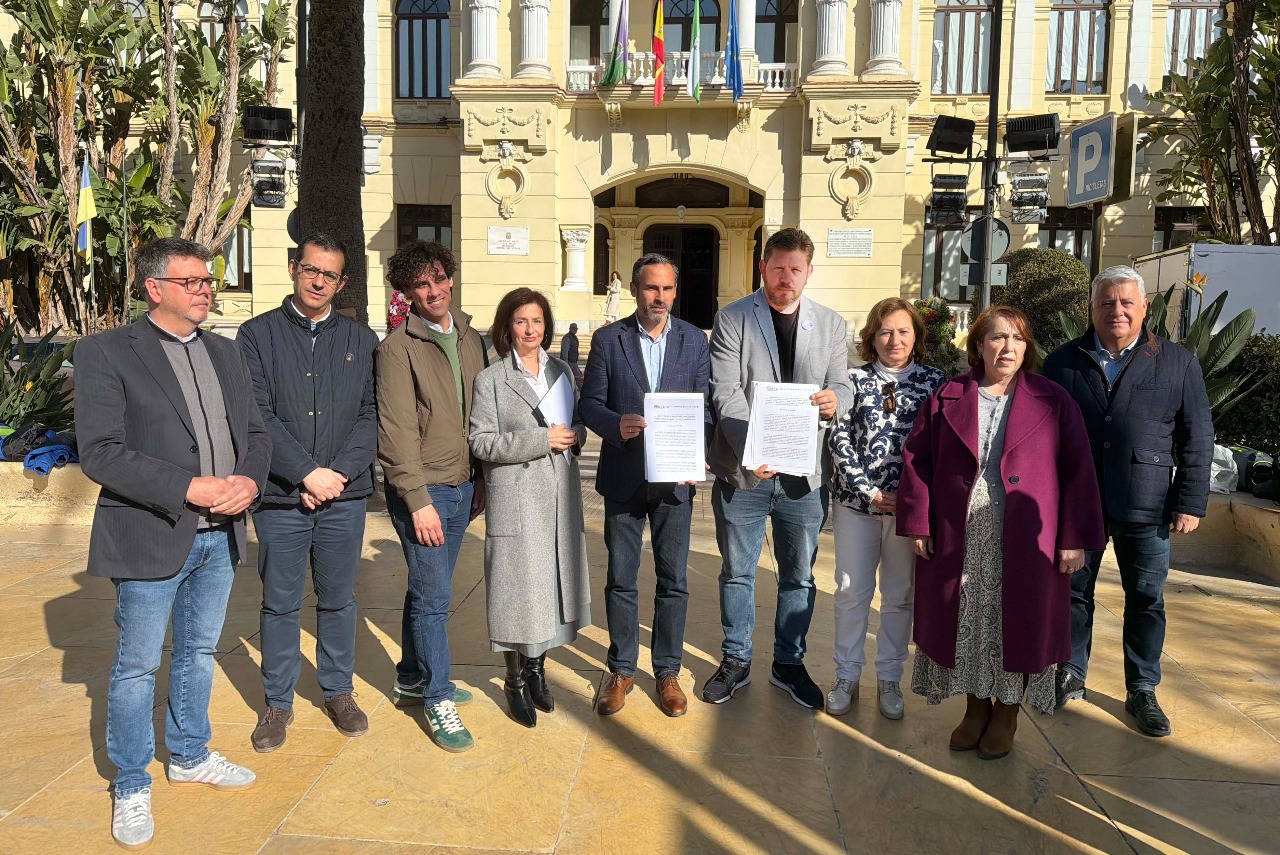 PSOE y Con M&aacute;laga exigen al alcalde que se retracte de su apoyo a la moci&oacute;n de Vox contra la regularizaci&oacute;n de inmigrantes