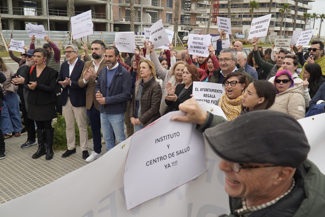 El PSOE exige a De la Torre &ldquo;que no juegue al Monopoly con la ciudad&rdquo; y devuelva las parcelas dotacionales a los vecinos de Parque Litoral