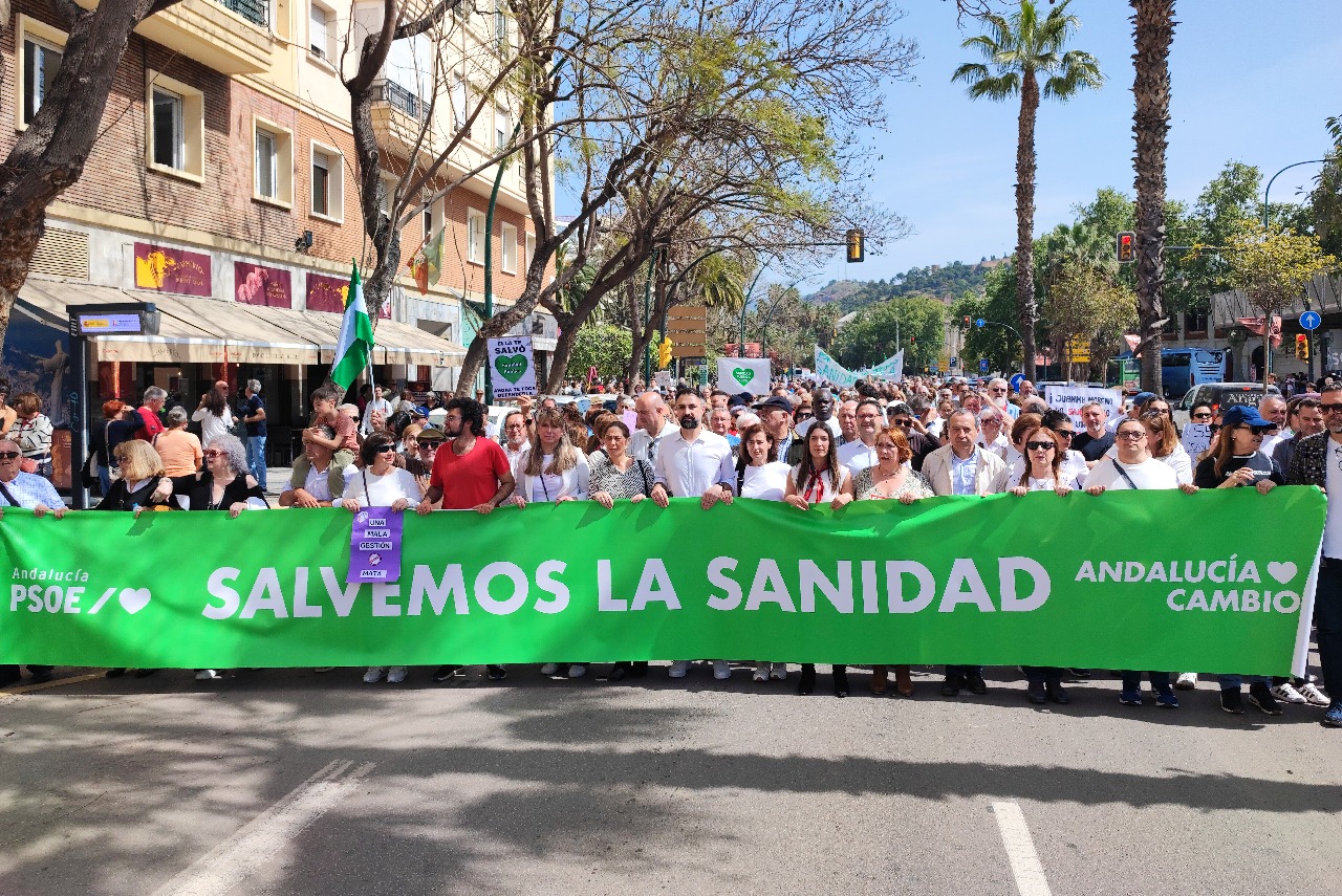 El PSOE de M&aacute;laga sale a la calle para reivindicar una sanidad p&uacute;blica frente a la privatizaci&oacute;n de Juanma Moreno