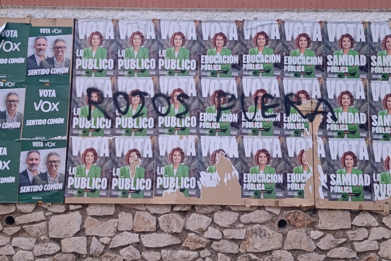 El PSOE denuncia ante la Polic&iacute;a Nacional la vandalizaci&oacute;n de su carteler&iacute;a electoral en Antequera