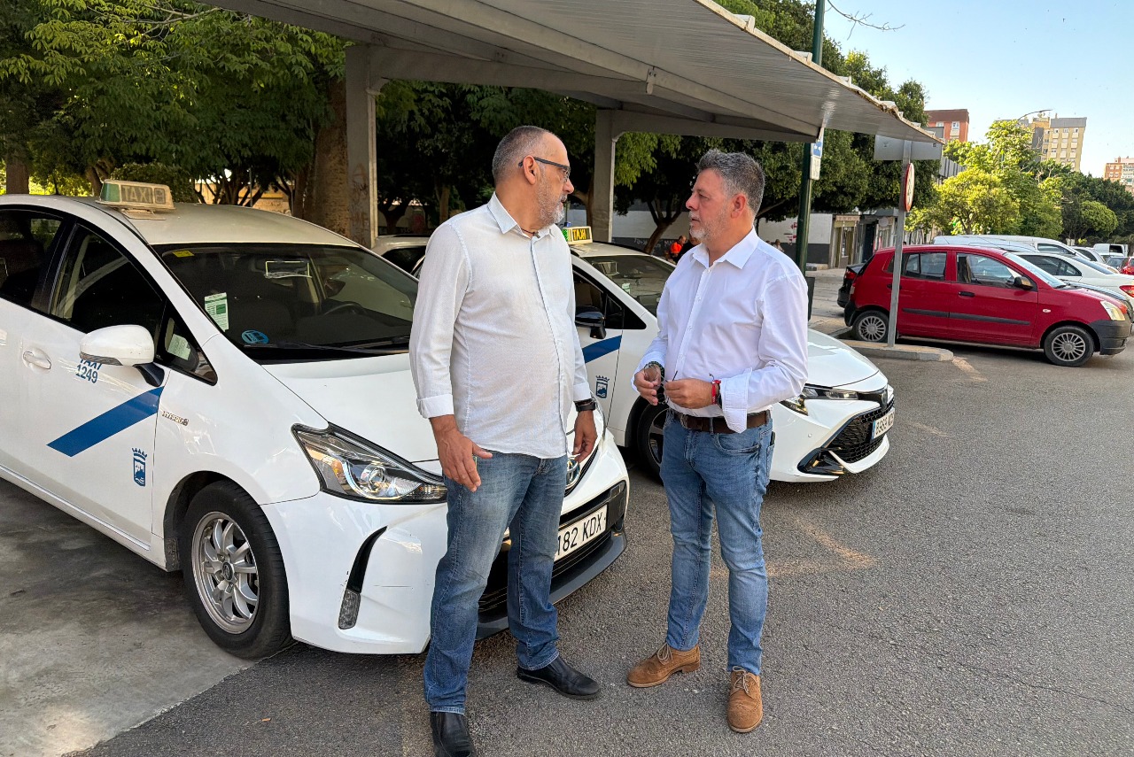 El PSOE reclama cargadores para vehículos eléctricos en las paradas de taxi de Málaga
