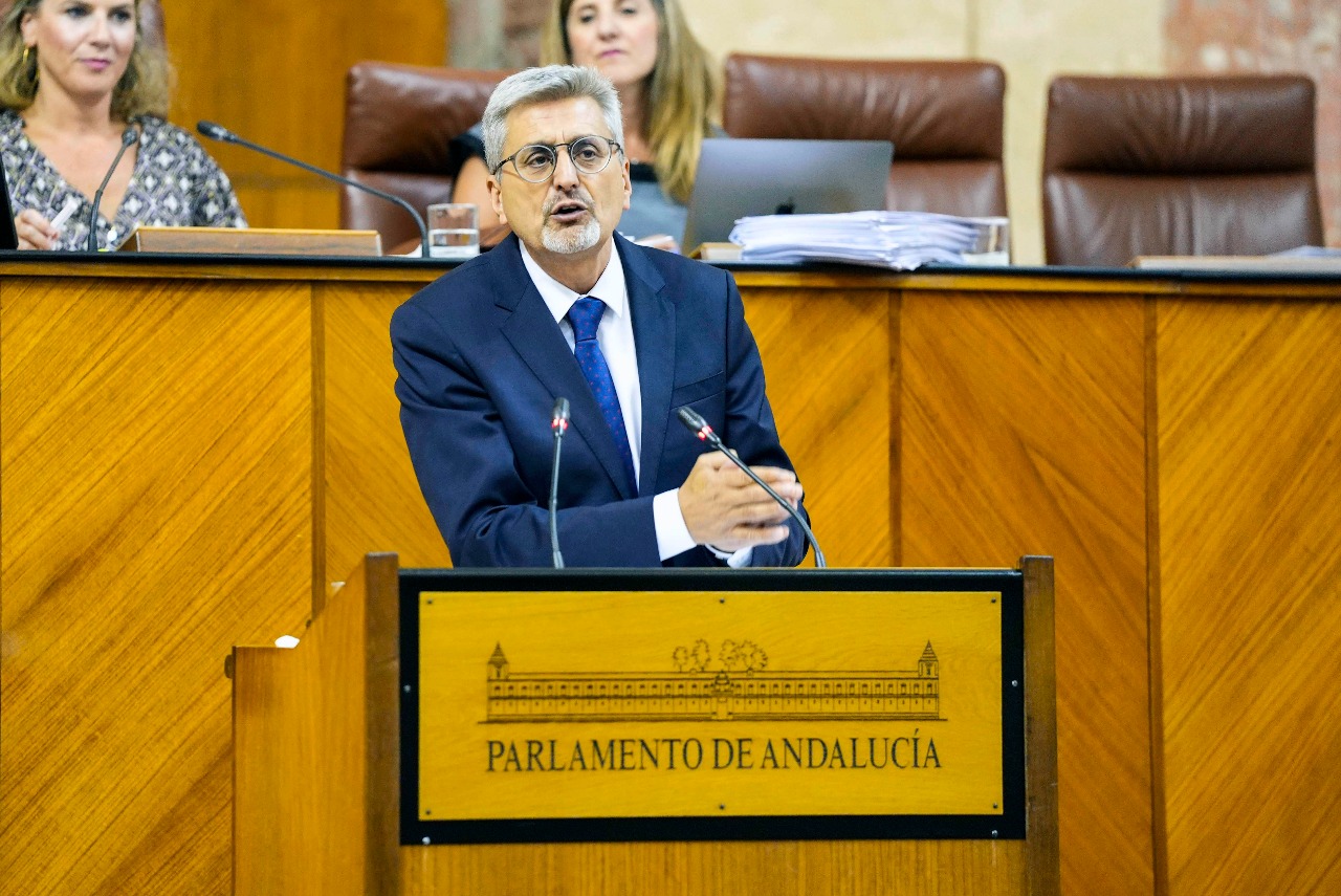 El PSOE denuncia que Juanma Moreno entrega a VOX la principal industria de Málaga para mantenerse en el poder
