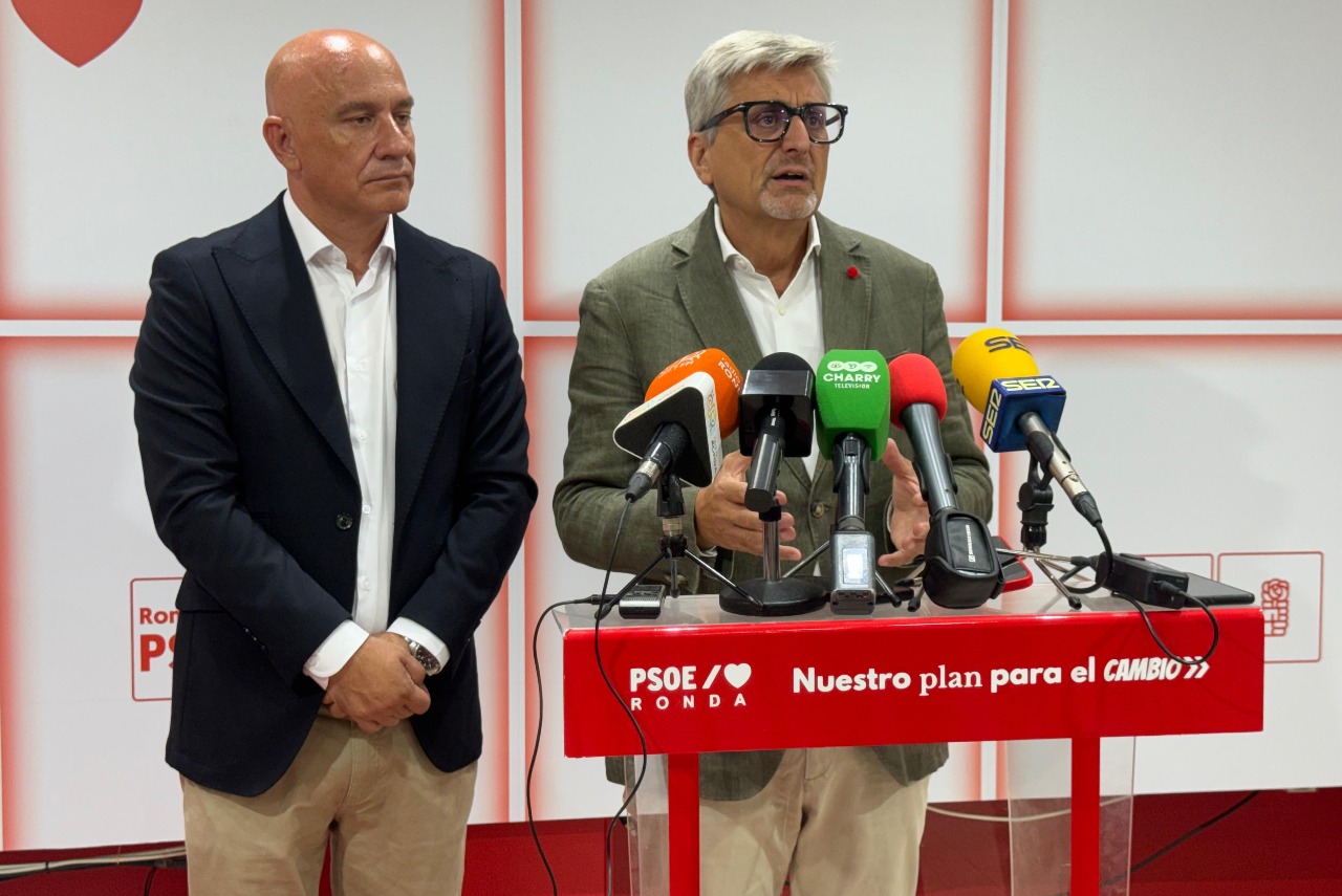El PSOE exige a Juanma Moreno que actúe ante la apertura de juicio oral contra la alcaldesa de Ronda