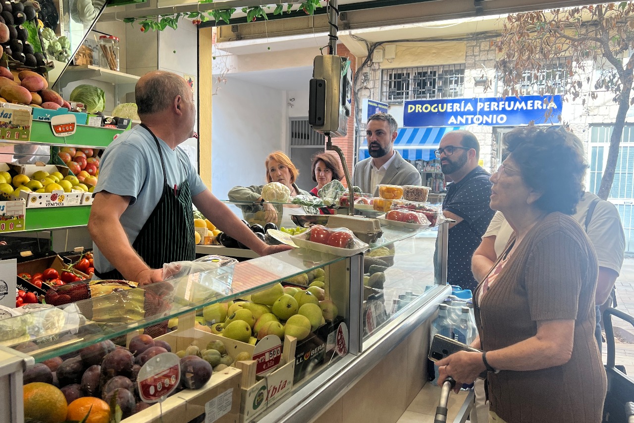 El PSOE denuncia la "situación límite" de los comerciantes de Lagunillas por el retraso de las obras de peatonalización