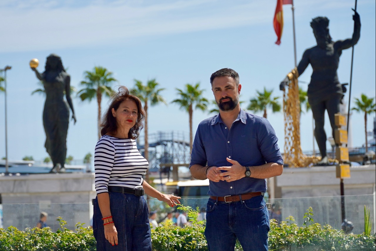 El PSOE exige a De la Torre aclarar la legalidad urbanística y el coste de mantener las estatuas del Puerto